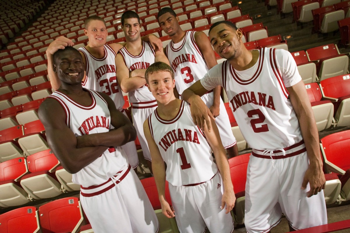 Indiana's 2009 recruiting class poses for a picture. Bawa Muniru (front row, from left), Jordan Hulls, Christian Watford, Derek Elston (second row, from left), Bobby Capobianco, and Maurice Creek. (Photo via USA Today Network)