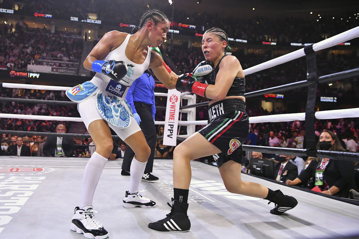 In her first fight on a card with Paul, Serrano (left) beat Yamileth Mercado.
