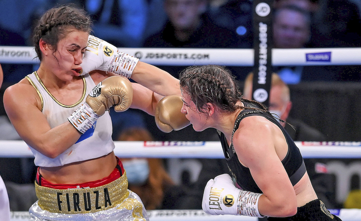 Taylor ran her pro record to 20–0 with a decision over Firuza Sharipova last December.