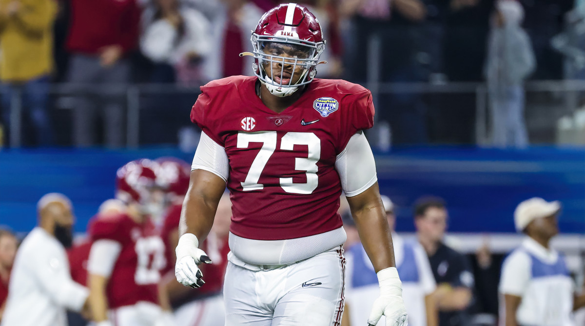 Alabama Crimson Tide offensive lineman Evan Neal (73) in action during the game against the Cincinnati Bearcats in the 2021 Cotton Bowl college football CFP national semifinal game at AT&T Stadium.