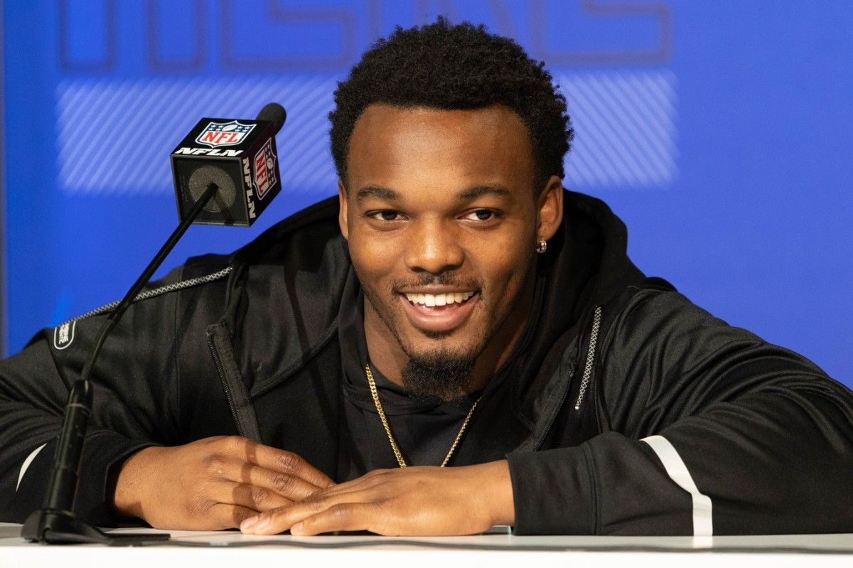 Nakobe Dean