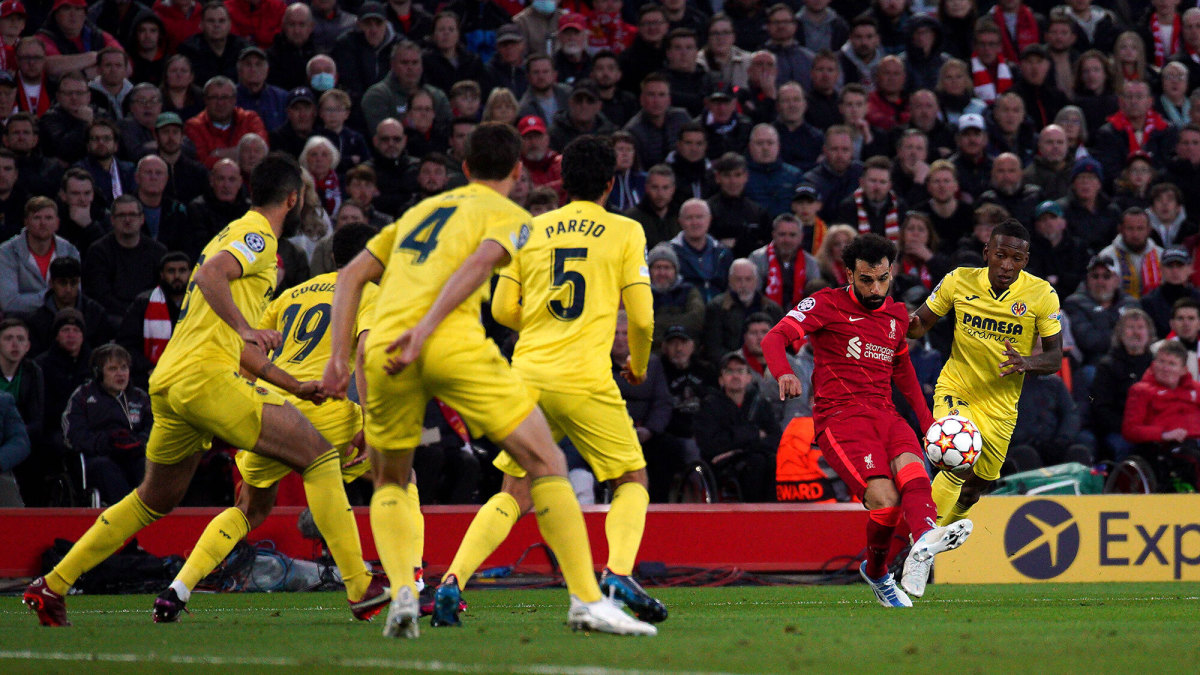 Mohamed Salah shoots against Villarreal