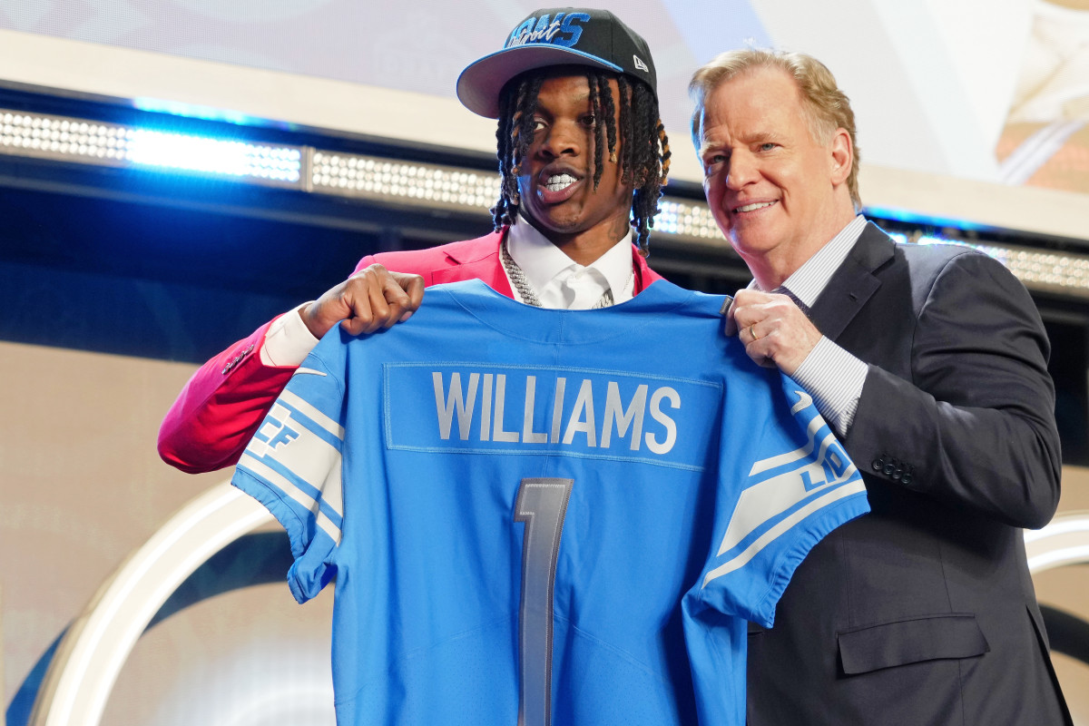 Alabama wide receiver Jameson Williams with NFL commissioner Roger Goodell after being selected as the twelfth overall pick to the Detroit Lions during the first round of the 2022 NFL Draf