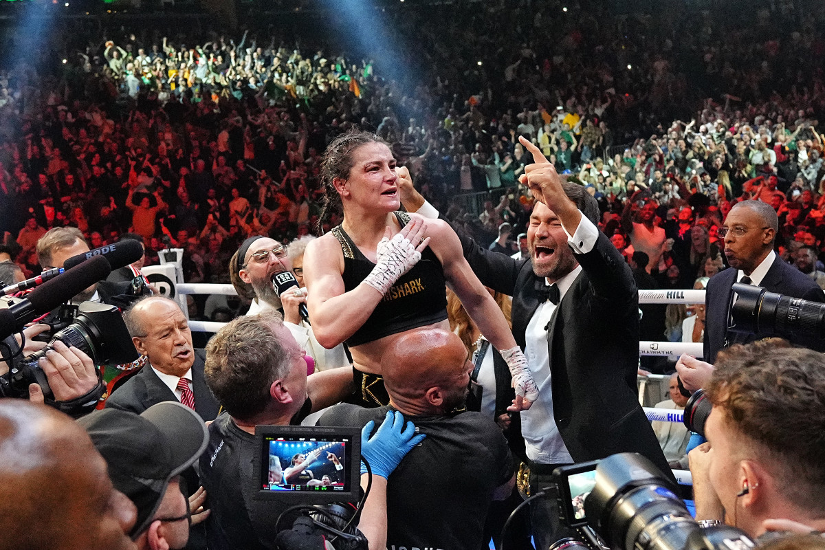 Katie Taylor defended her four titles for the sixth time, having been the undisputed champion at 135 pounds since a 2019 victory at Madison Square Garden. 