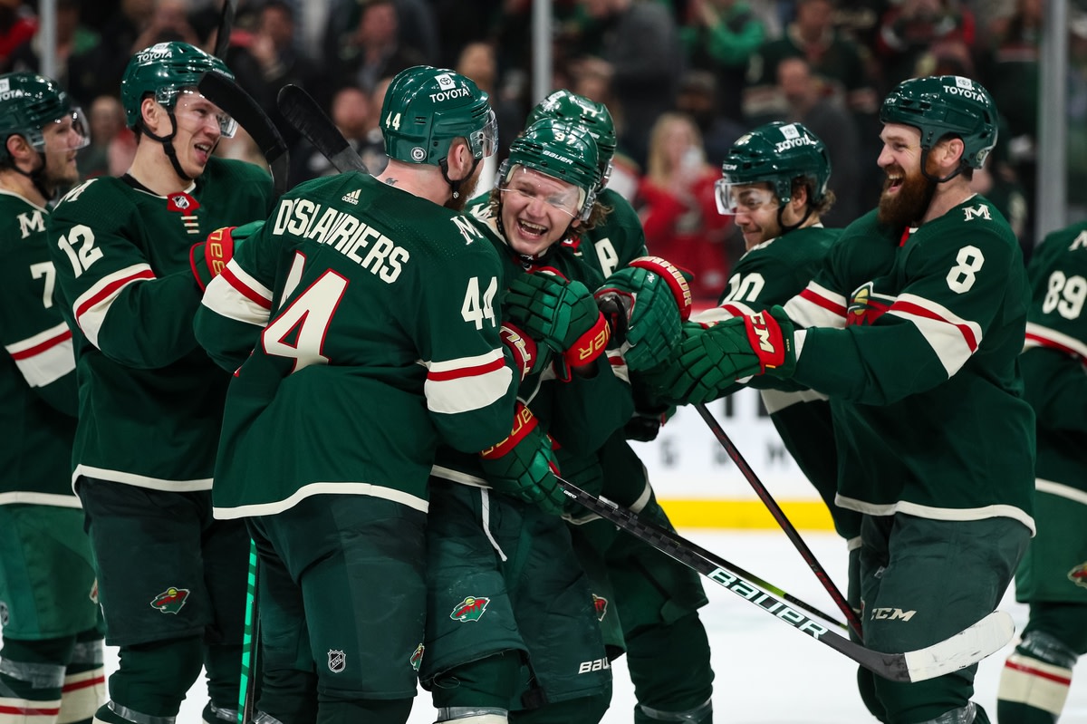 Watch Chicago Blackhawks at Minnesota Wild Stream NHL live - How to Watch and Stream Major League and College Sports