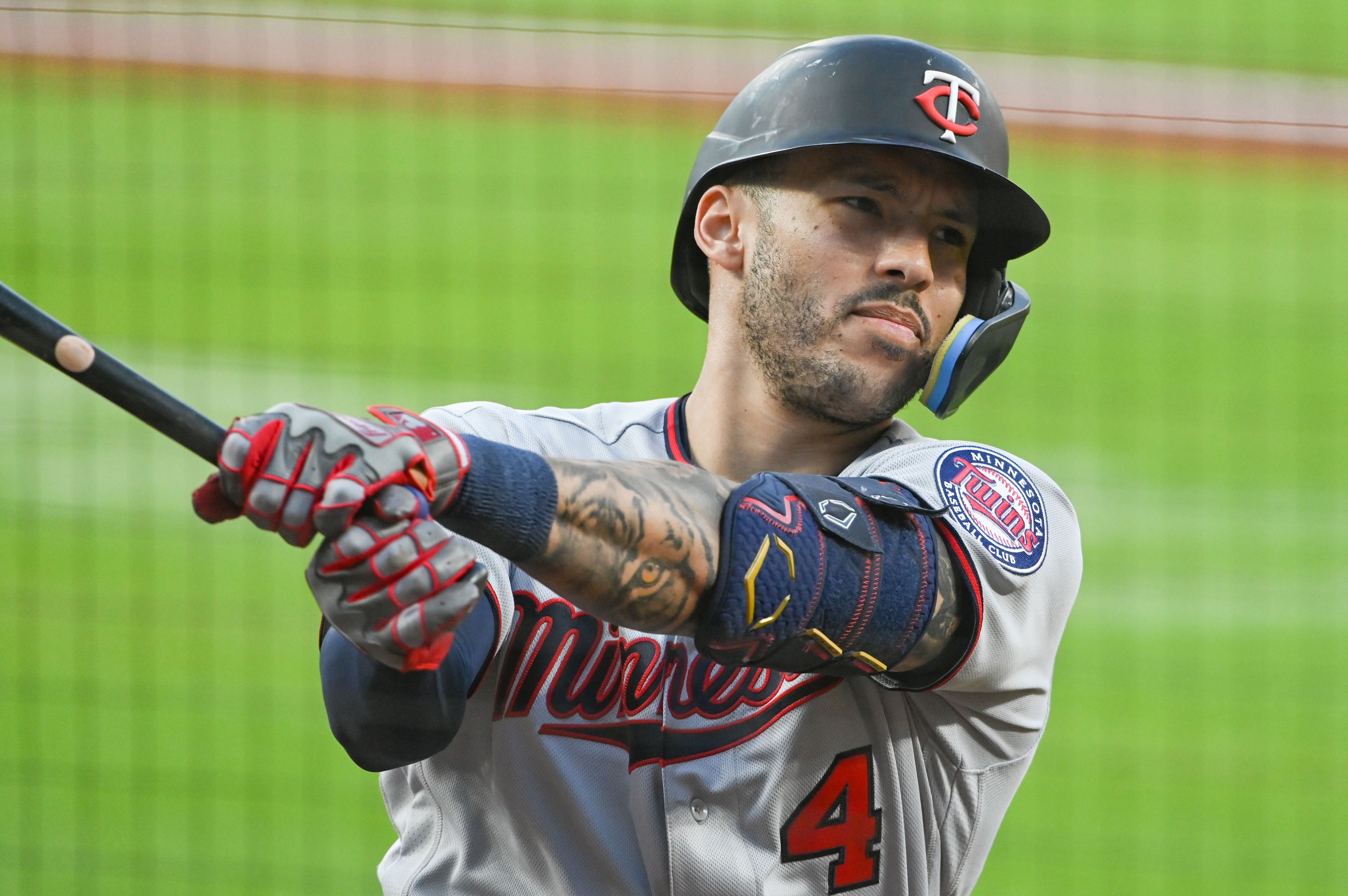 Carlos Correa, Twins' pitching stays hot to win opener in Baltimore