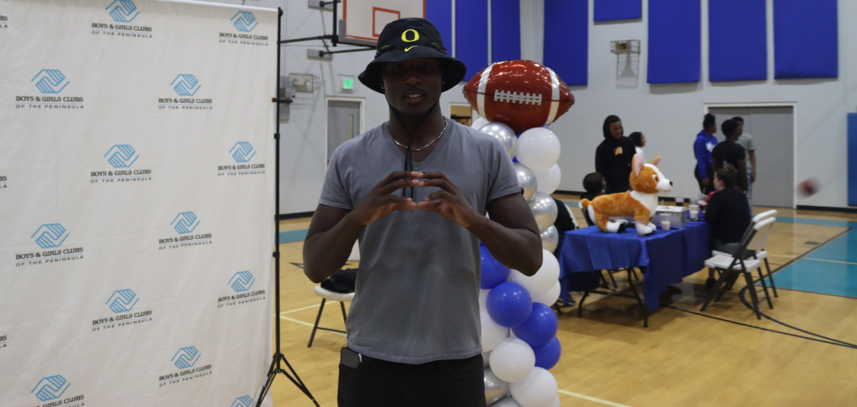 2023 Oregon wide receiver pledge Jurrion Dickey at his commitment ceremony in East Palo Alto, CA.