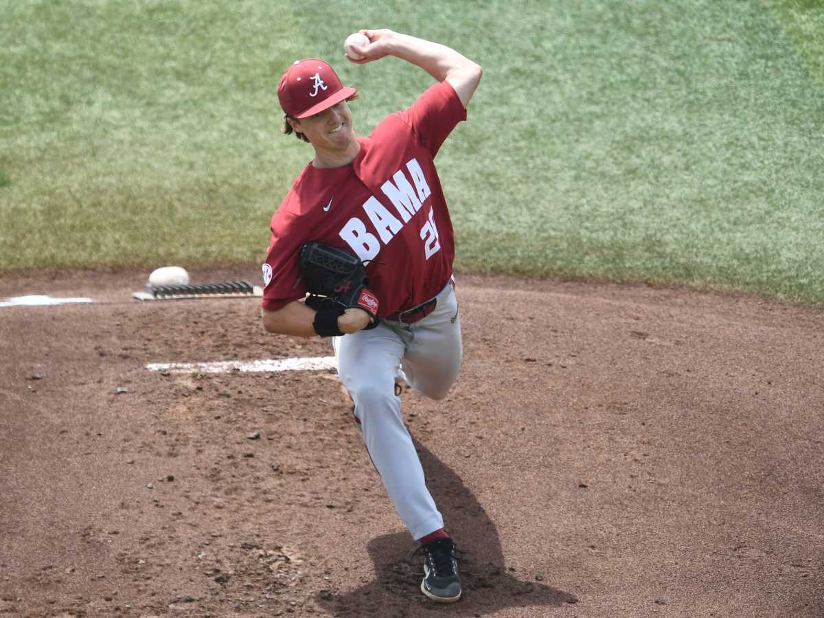 Alabama's Grayson Hitt (26) pitches against Tennessee during an NCAA baseball game in Knoxville, Tenn. on Sunday, April 17, 2022