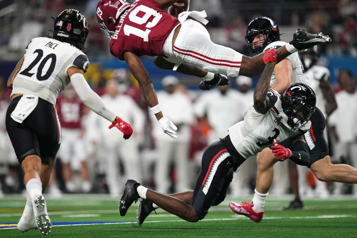 Cincinnati Bearcats safety Ja'von Hicks (3) upends Alabama Crimson Tide tight end Jahleel Billingsley in the second quarter during the College Football Playoff semifinal game at the 86th Cotton Bowl Classic, Friday, Dec. 31, 2021, at AT&T Stadium in Arlington, Texas.