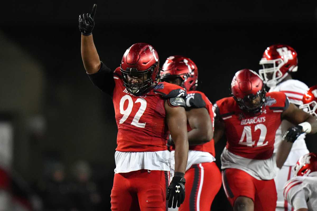 Cincinnati Bearcats defensive lineman Curtis Brooks (92) celebrates a sack in the fourth quarter during the American Athletic Conference championship football game against the Houston Cougars, Saturday, Dec. 4, 2021, at Nippert Stadium in Cincinnati. The Cincinnati Bearcats won, 35-20. Houston Cougars At Cincinnati Bearcats Aac Championship Dec 4