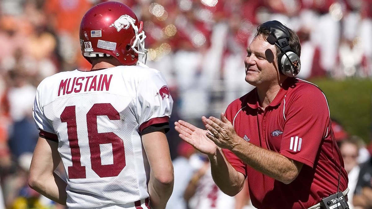 Arkansas coach Houston Nutt with quarterback Mitch Mustain in 2006 in a game against Auburn.