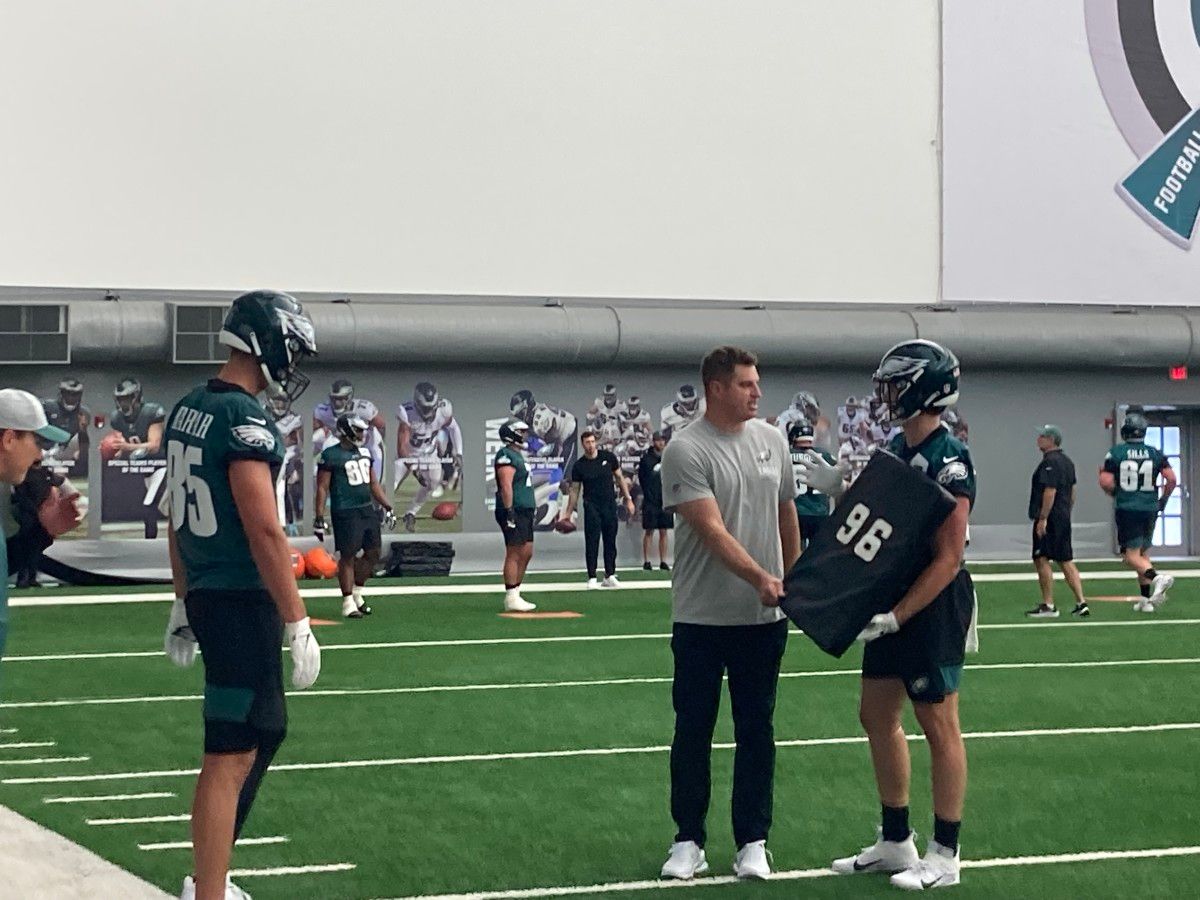 Brent Celek with tight ends at rookie camp