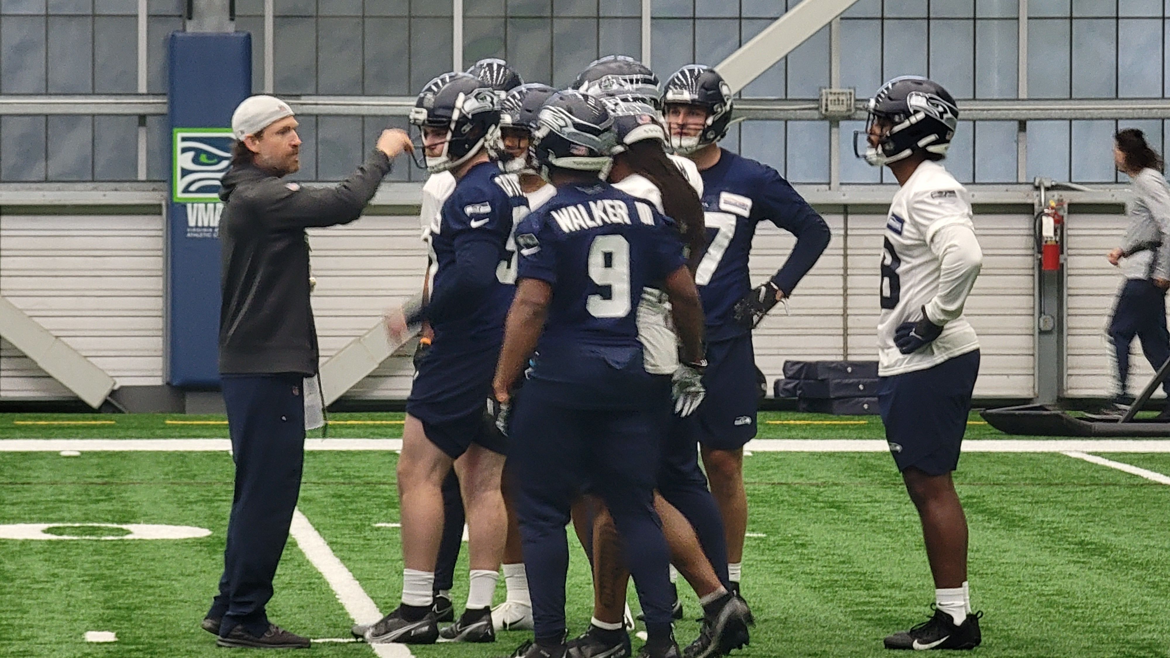 5 Observations From Day 1 of Seahawks Rookie Minicamp - Vimarsana News