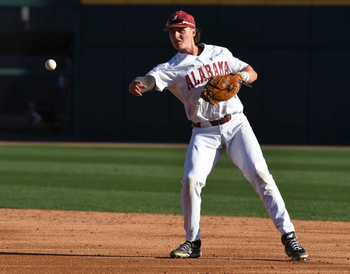 Alabama infielder Drew Williamson (18) fields and throws to first as he plays a ball hit by a Murray State batter at Sewell-Thomas Stadium Friday, March 4, 2022. Alabama Baseball Vs Murray State