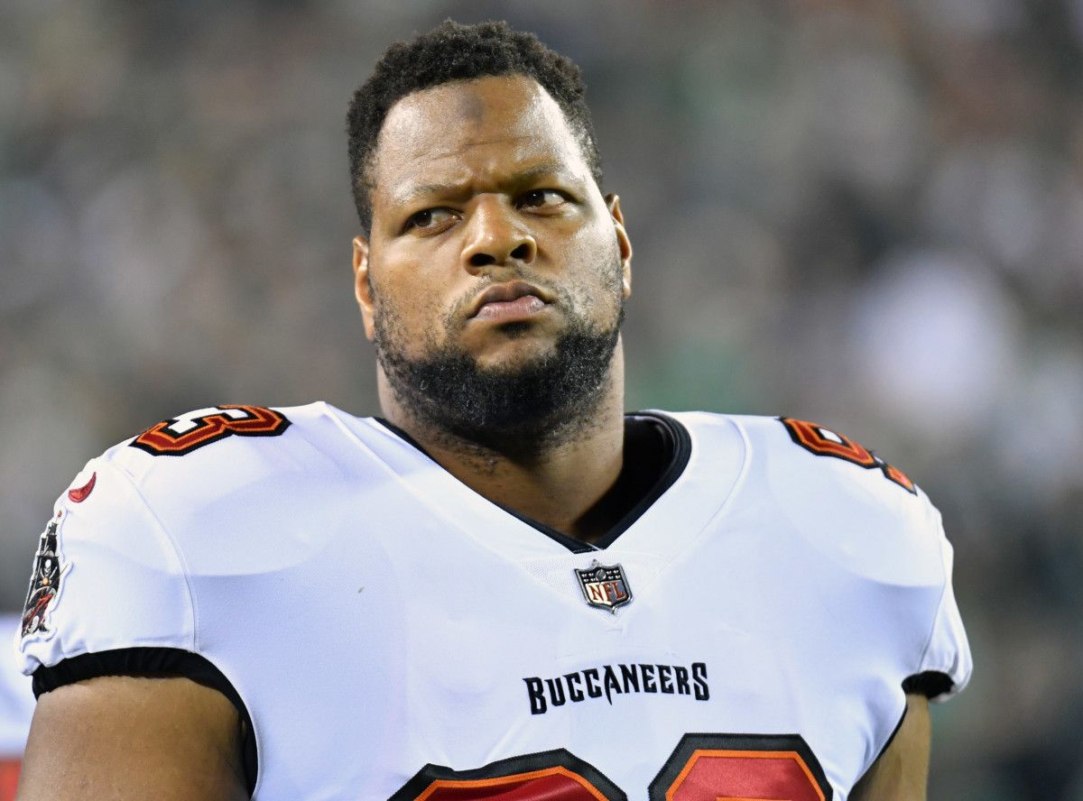 Buccaneers 'Lukewarm' on Ndamukong Suh, 'Strong Possibility' Rob Gronkowski is Back - Sports Illustrated Tampa Bay Buccaneers News, Analysis and More - Vimarsana News