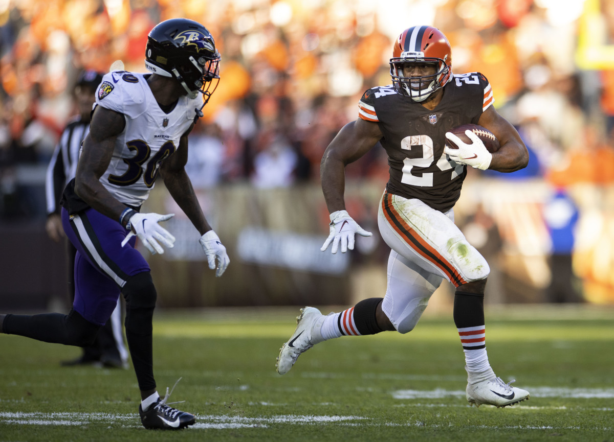 Cleveland Browns RB Nick Chubb Squats Viral Amount of Weight - Sports ...