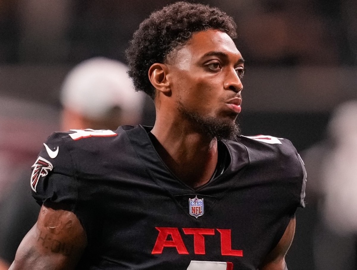 Atlanta Falcons wide receiver Tajae Sharpe (4) on the field at Mercedes-Benz Stadium.