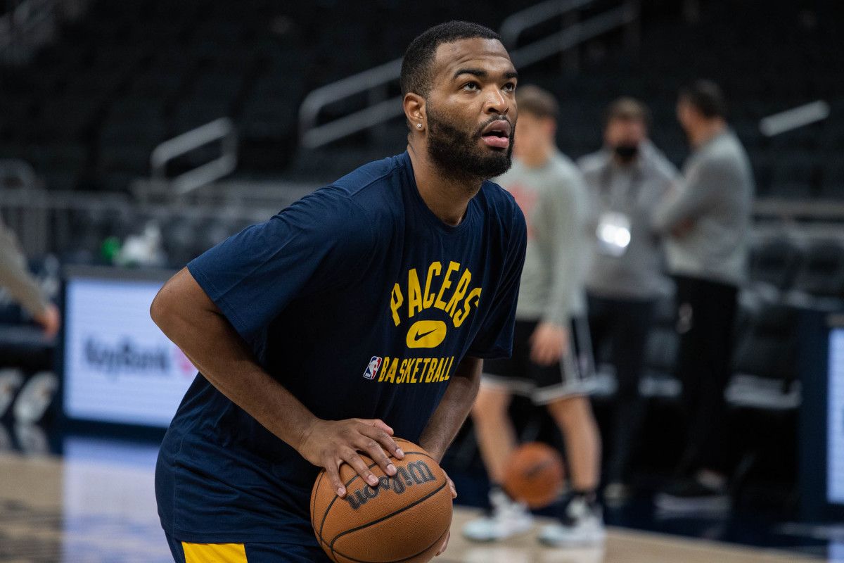 Indiana Pacers forward T.J. Warren (1) shoots free throws before the game against the Chicago Bulls at Gainbridge Fieldhouse.