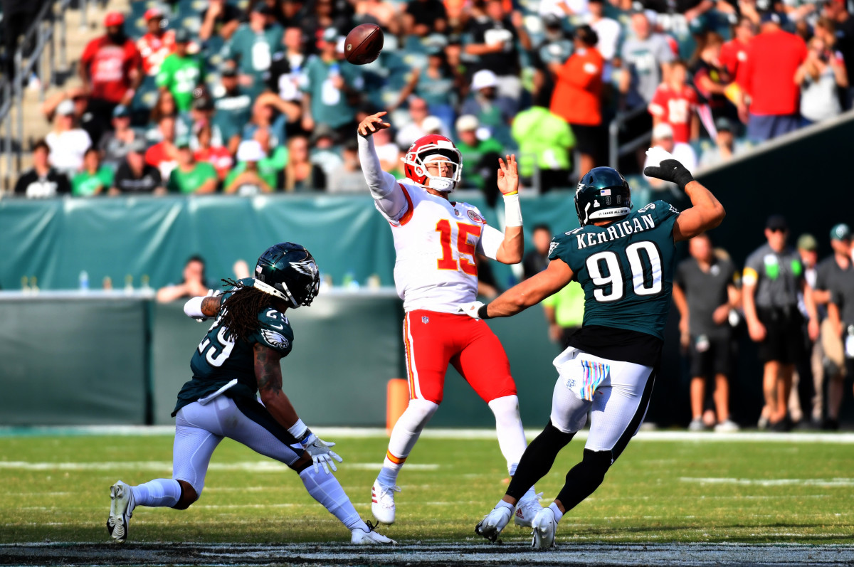 Oct 3, 2021; Philadelphia, Pennsylvania, USA; Kansas City Chiefs quarterback Patrick Mahomes (15) throws a touchdown under pressure from Philadelphia Eagles free safety Avonte Maddox (29) and defensive end Ryan Kerrigan (90) during the fourth quarter at Lincoln Financial Field. Mandatory Credit: Eric Hartline-USA TODAY Sports