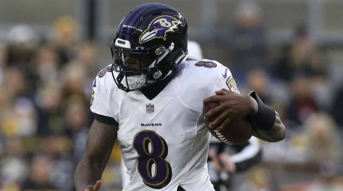 Baltimore Ravens quarterback Lamar Jackson (8)