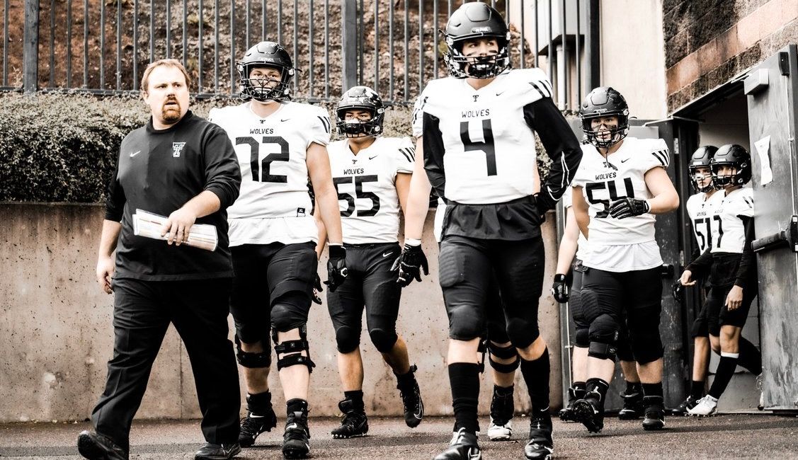 Oregon 6A State Runner-up Quarterback Will Walk On at UW - Vimarsana News