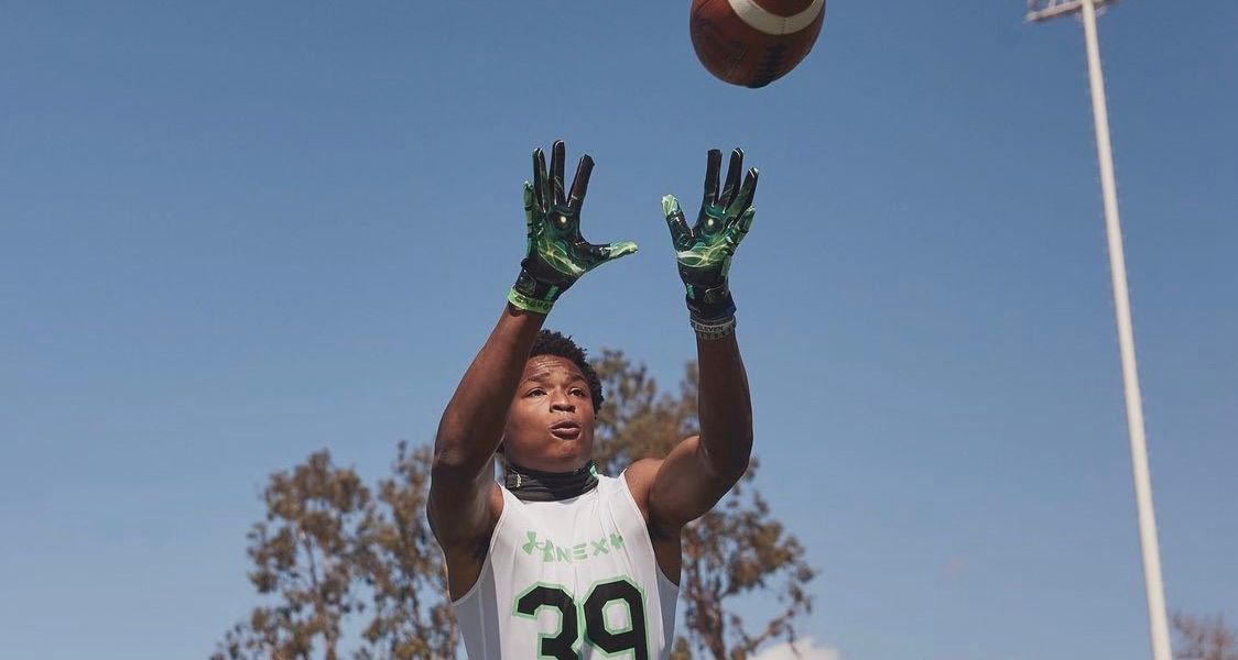 Batter Up: Huskies Offer Arizona WR, Son of Former MLB Player - Vimarsana News