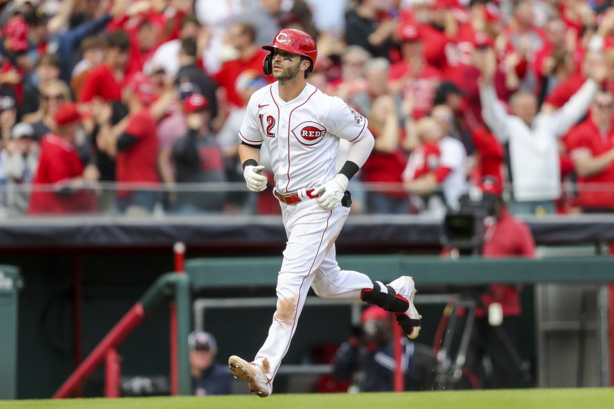 Cincinnati Reds OF Tyler Naquin runs bases on home run