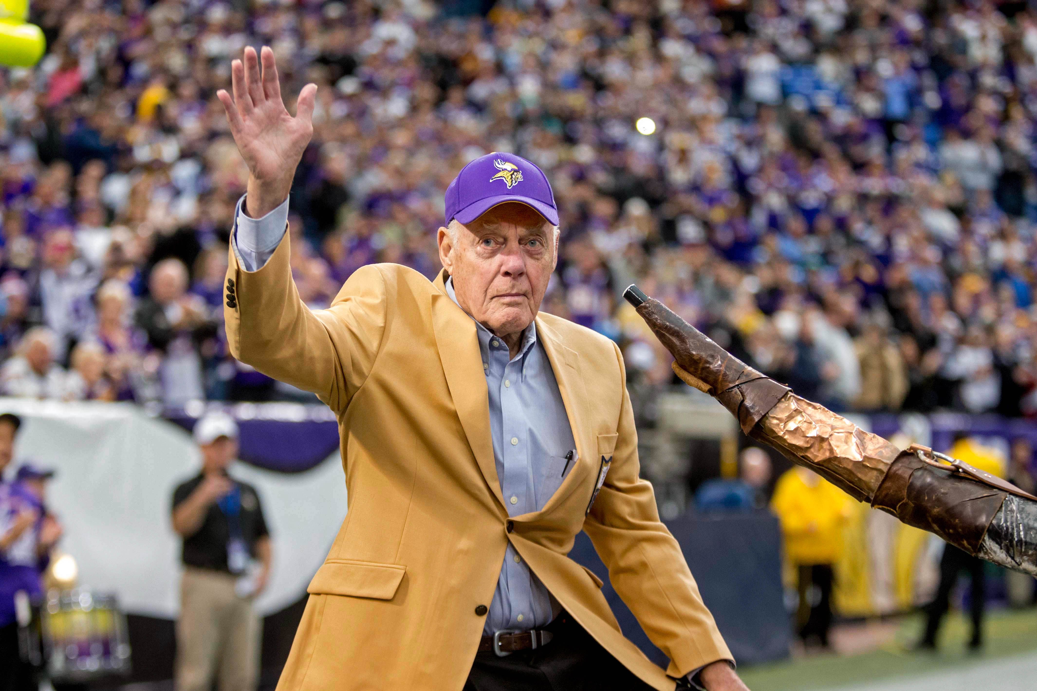 Legendary Vikings head coach Bud Grant celebrates 95th birthday - Vimarsana News
