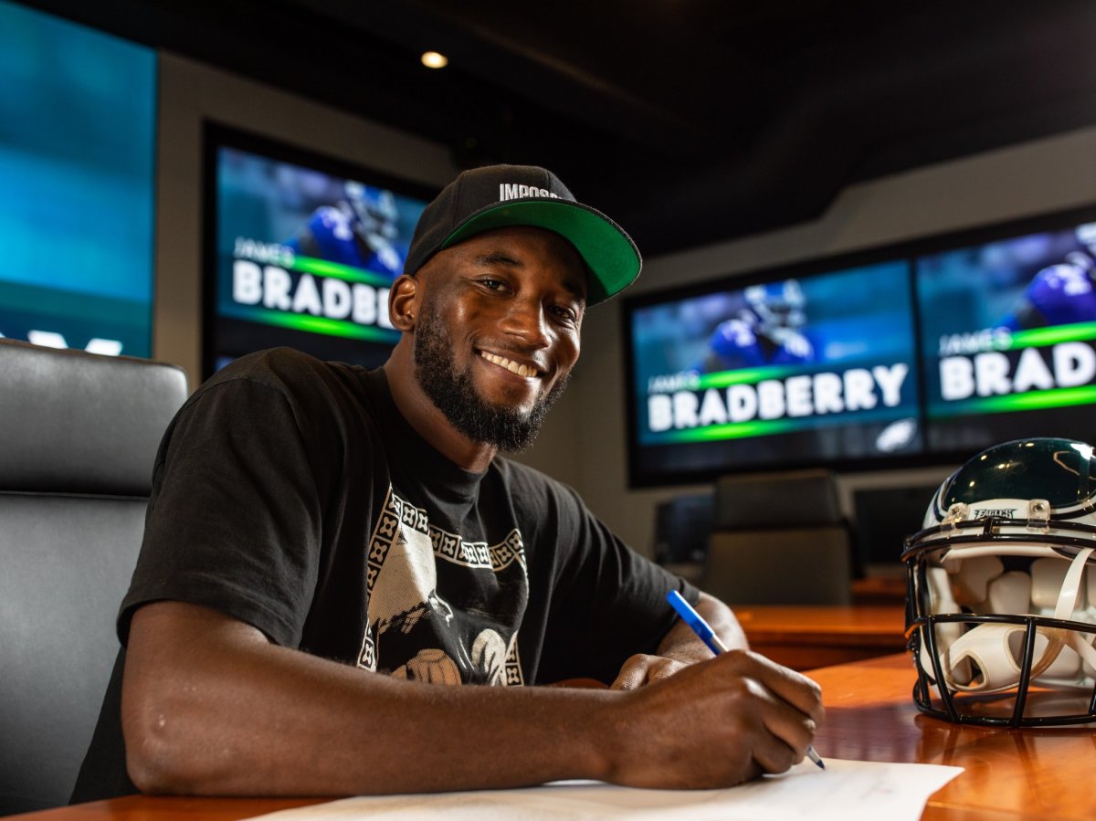 James Bradberry signs with Eagles