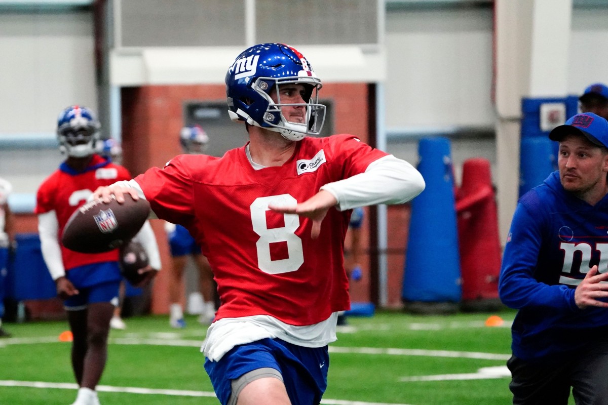 New York Giants quarterback Daniel Jones (8) throws during organized team activities (OTAs) at the training center in East Rutherford on Thursday, May 19, 2022.