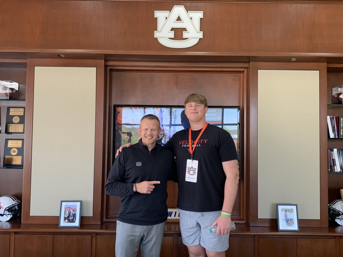 Wilkin Formby takes a picture with Auburn head football coach Bryan Harsin.