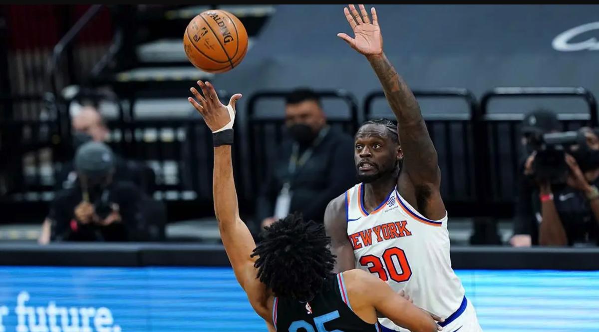 Julius Randle New York Knicks Game-Used #30 White Jersey vs. Milwaukee  Bucks on October 28 2022