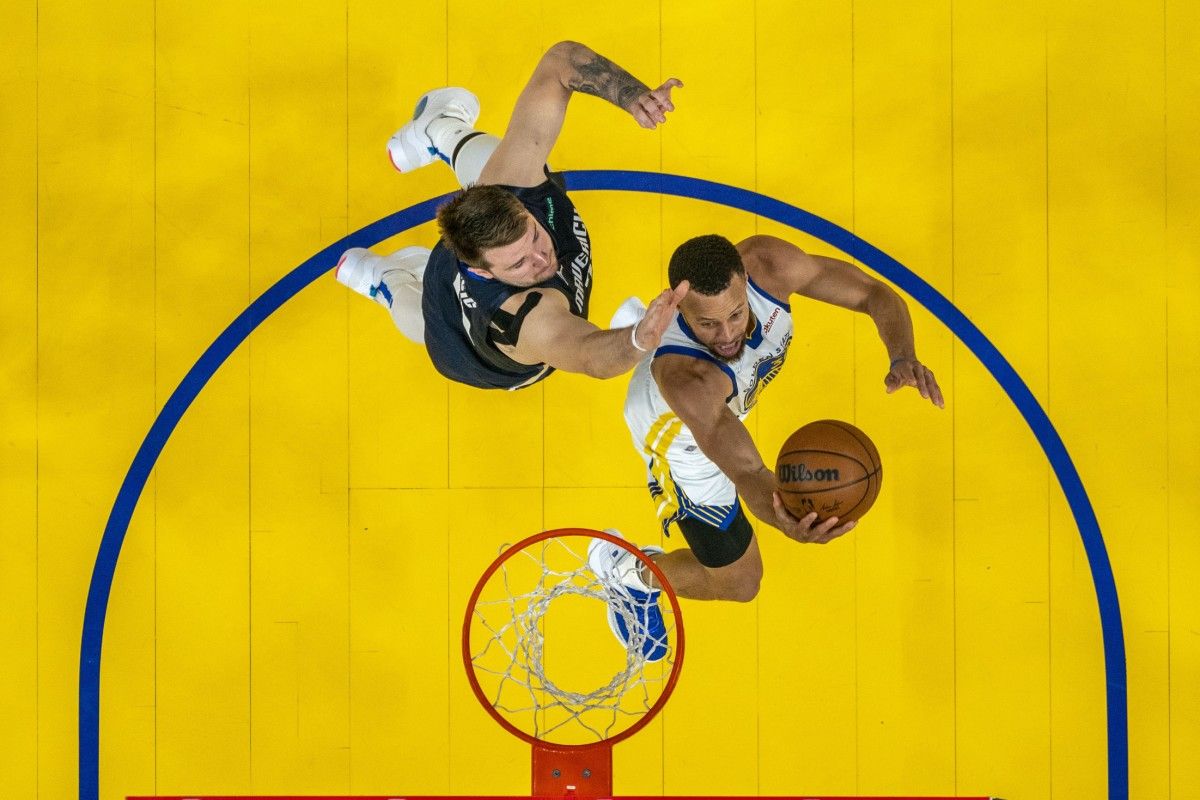 Gorgeous Ad Exits Warriors Vs. Mavs Game With Groin Injury Capture in 4K Gorgeous Ad Exits Warriors Vs. Mavs Game With Groin Injury Capture in 4K