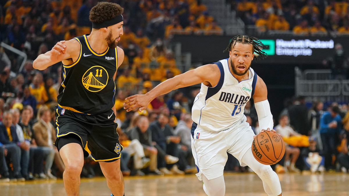 Dallas Mavericks guard Jalen Brunson (13) dribbles the ball against Golden State Warriors guard Klay Thompson (11) during the first half during game five of the 2022 western conference finals.