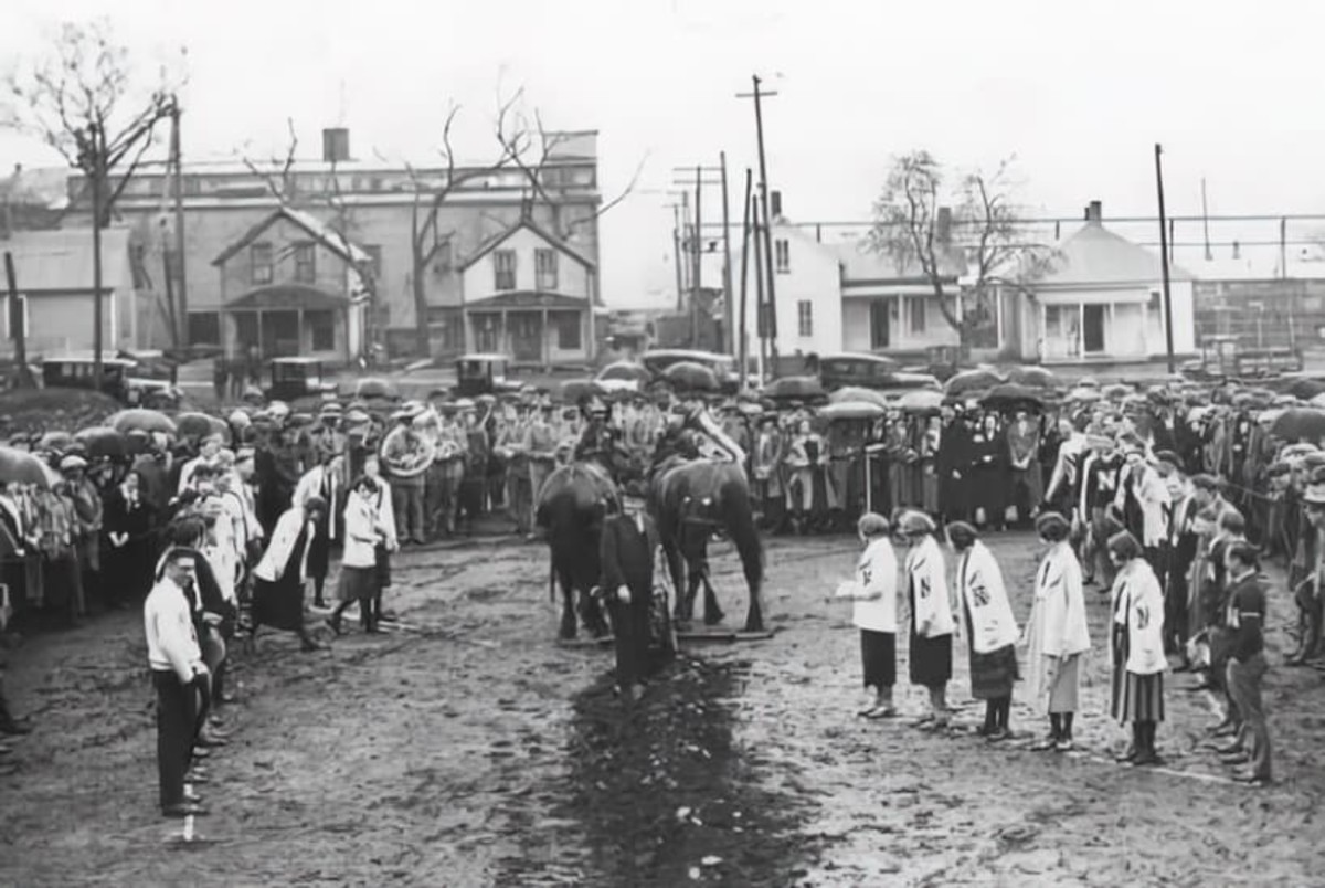Memorial-Stadium-groundbreaking-1923-cropped