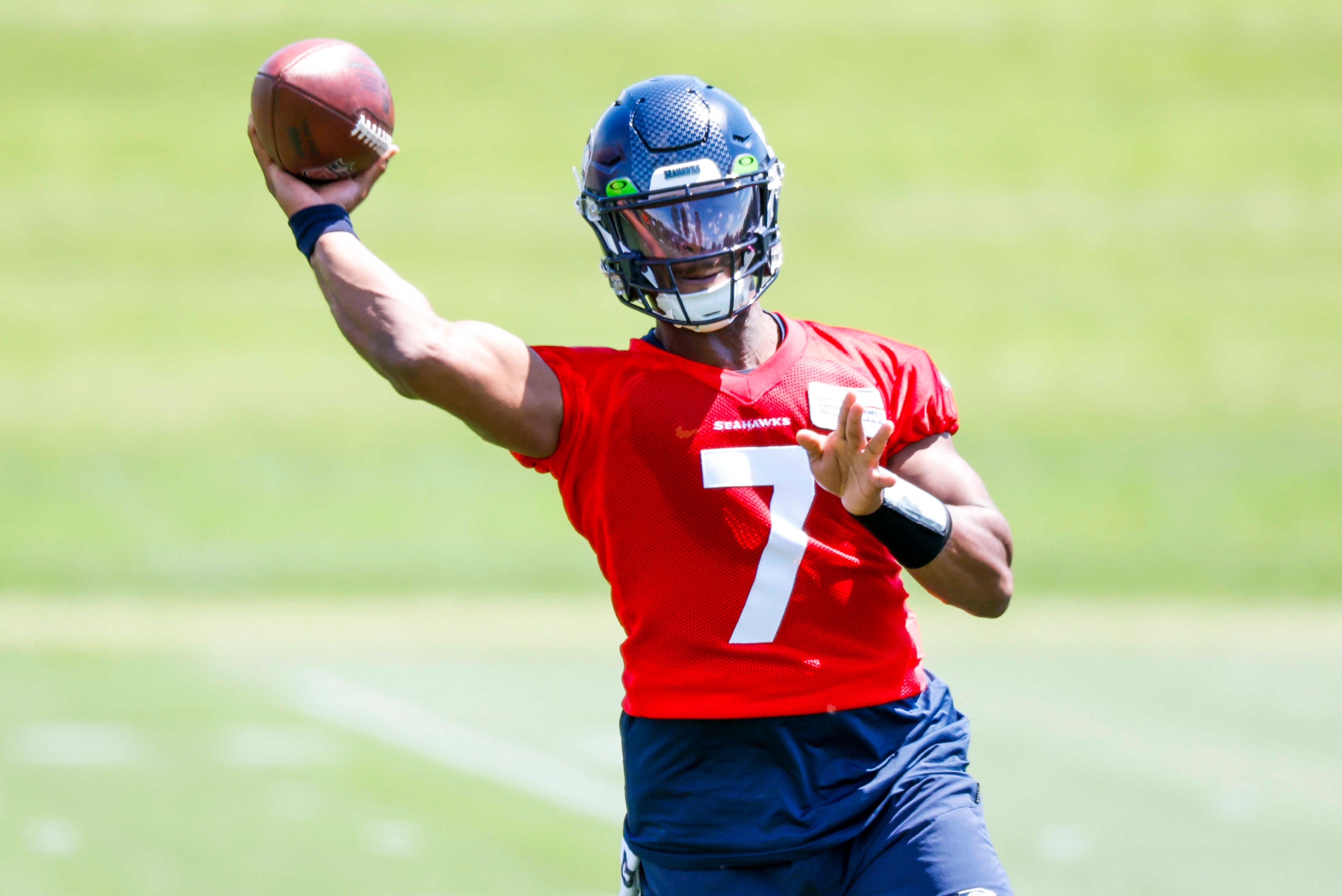 Observations From Seahawks Ninth Training Camp Practice: Geno Smith Solidifies Grip on Starting QB Job - Vimarsana News