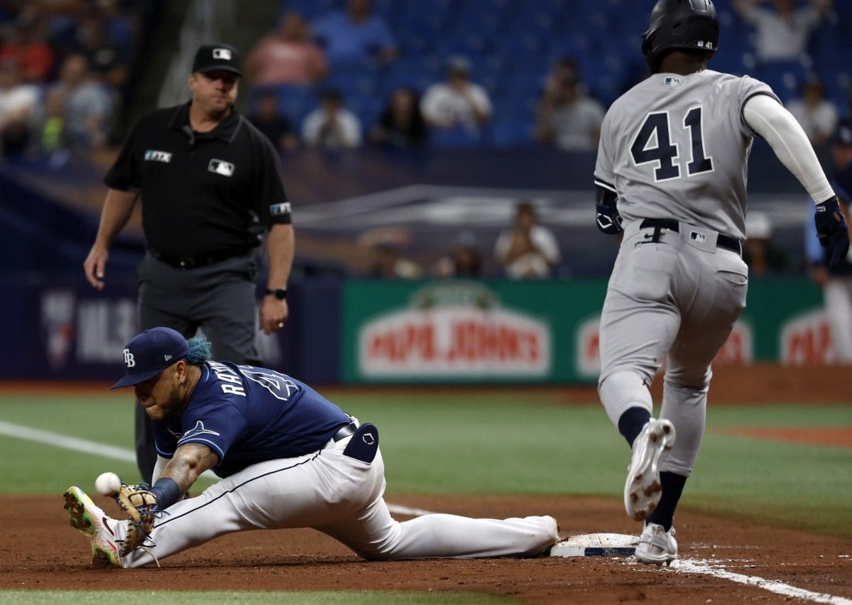 RaysHaroldRamirezBadThrowFirstBaseYankees