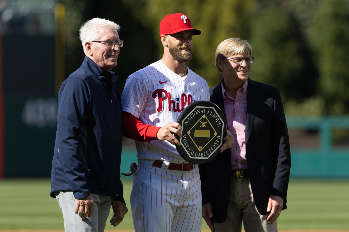 Bryce Harper Accepts his NL MVP Award with Mike Schmidt and John Middleton