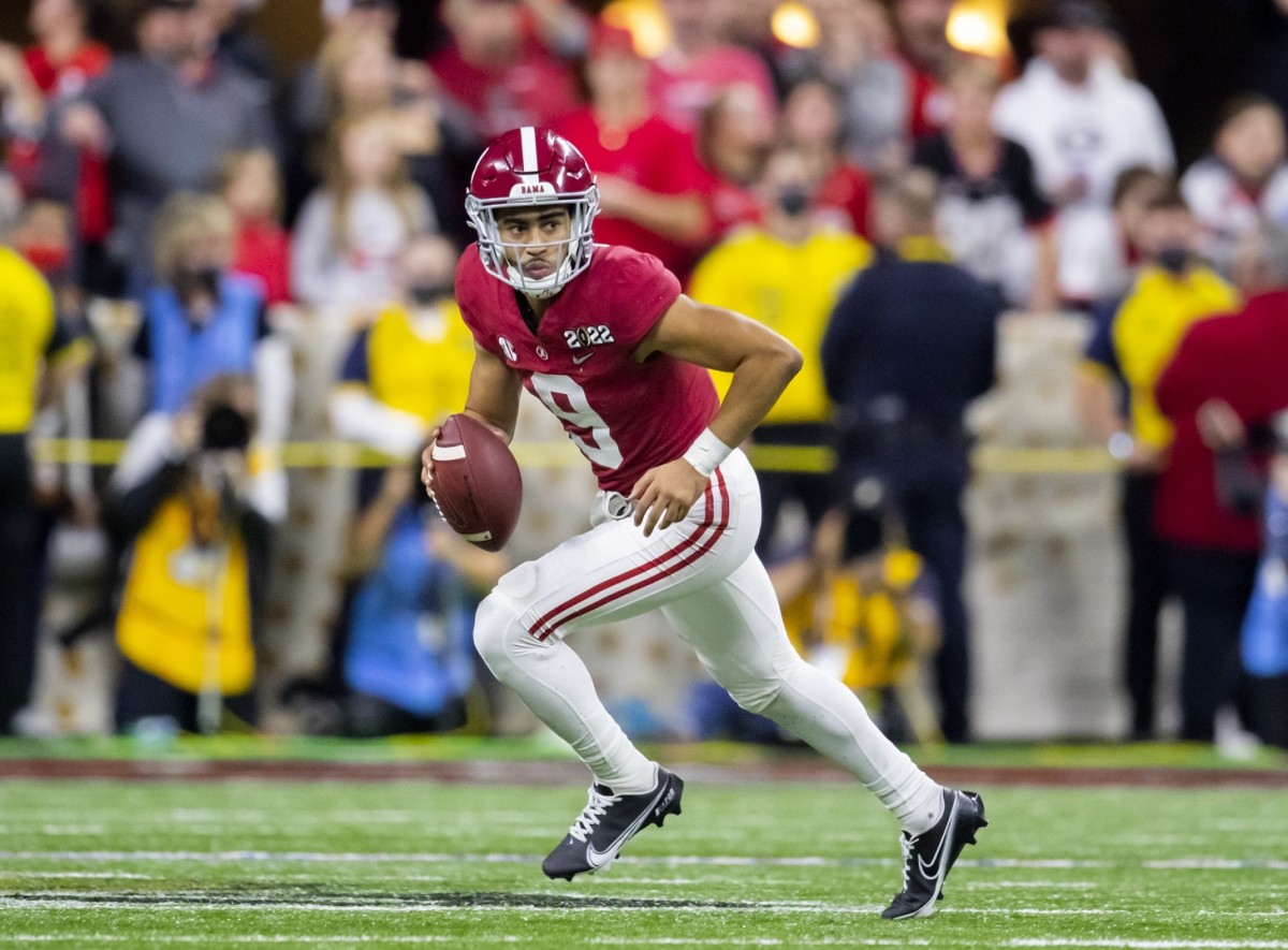 Alabama QB Bryce Young leaves the pocket
