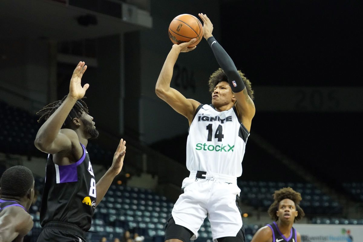 G League Ignite forward MarJon Beauchamp (14) scores over Stockton Kings center Neemias Queta (88) during the first quarter at Stockton Arena.