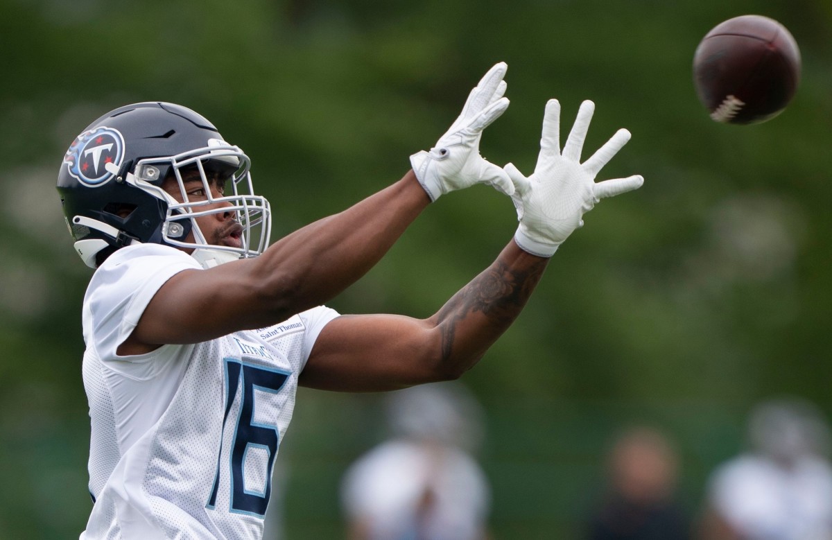 Tennessee Titans wide receiver Treylon Burks (16) pulls in a catch during practice at Saint Thomas Sports Park Tuesday, May 24, 2022, in Nashville, Tenn.
