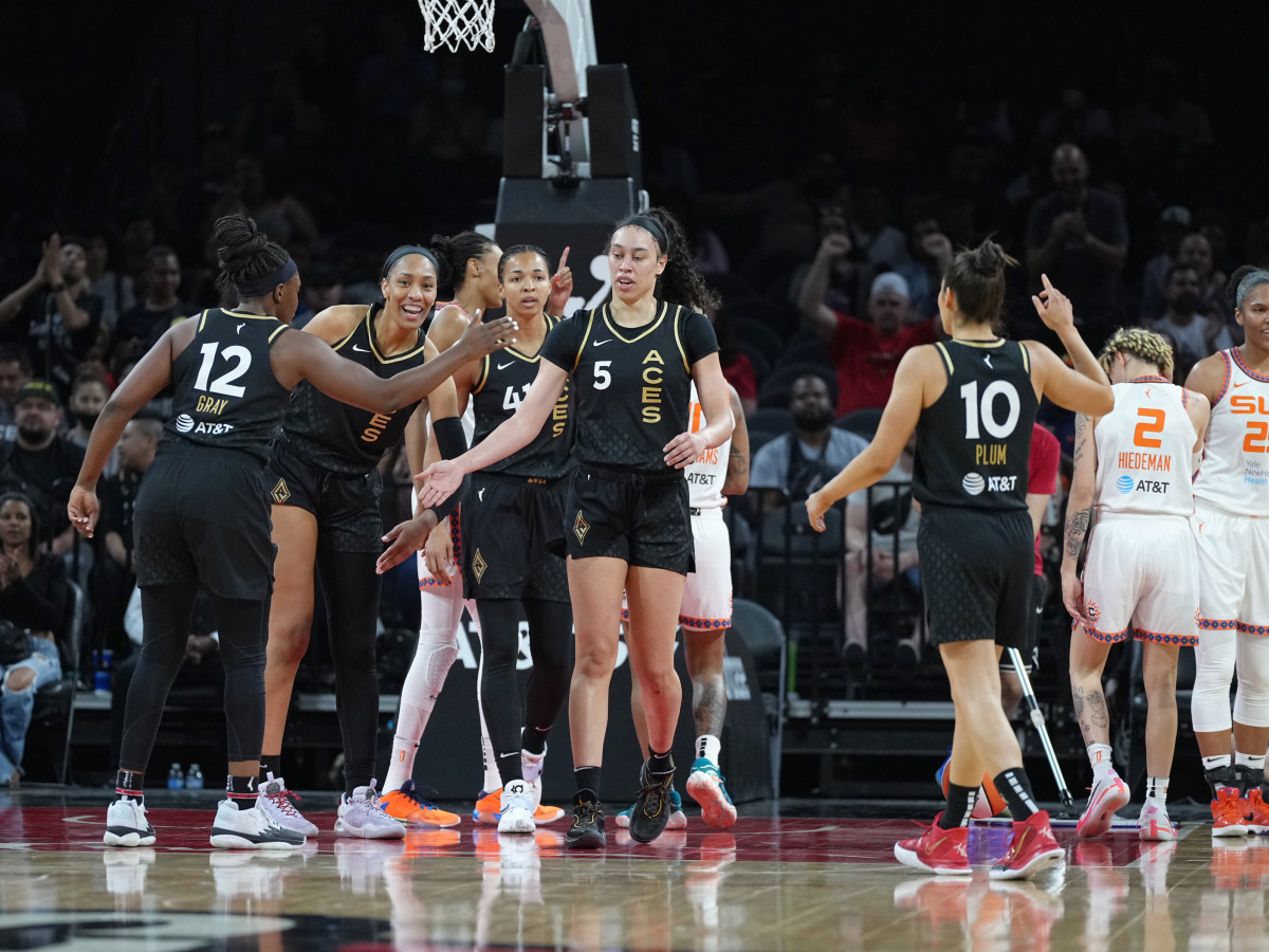 Chelsea Gray high fives Las Vegas Aces teammates