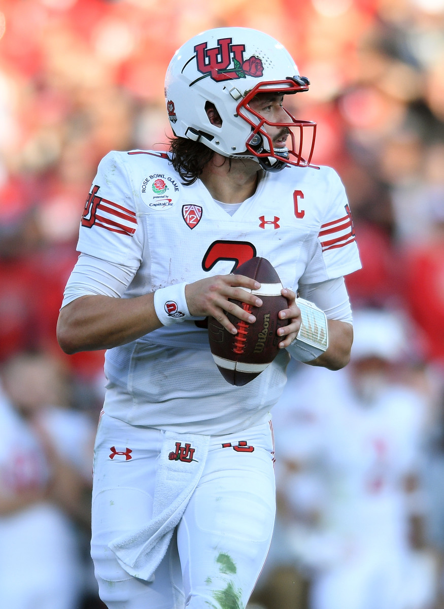Utah Utes quarterback Cameron Rising (7) looks to pass against the Ohio State Buckeyes during the 2022 Rose Bowl game at the Rose Bowl.