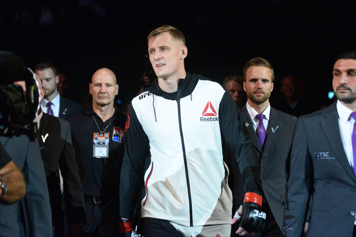 Alexander Volkov enters the arena before the fight against Stefan Struve (not pictured) during UFC Fight Night at Ahoy Arena.