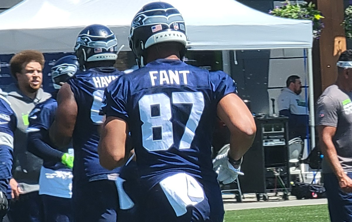 Seahawks tight end Noah Fant runs back to the huddle during the team's fifth OTA practice at the VMAC.