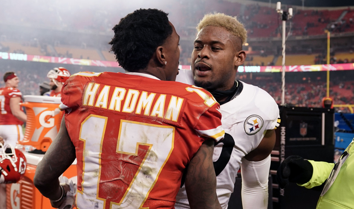 Mecole Hardman and his new Chiefs teammate JuJu Smith-Schuster.