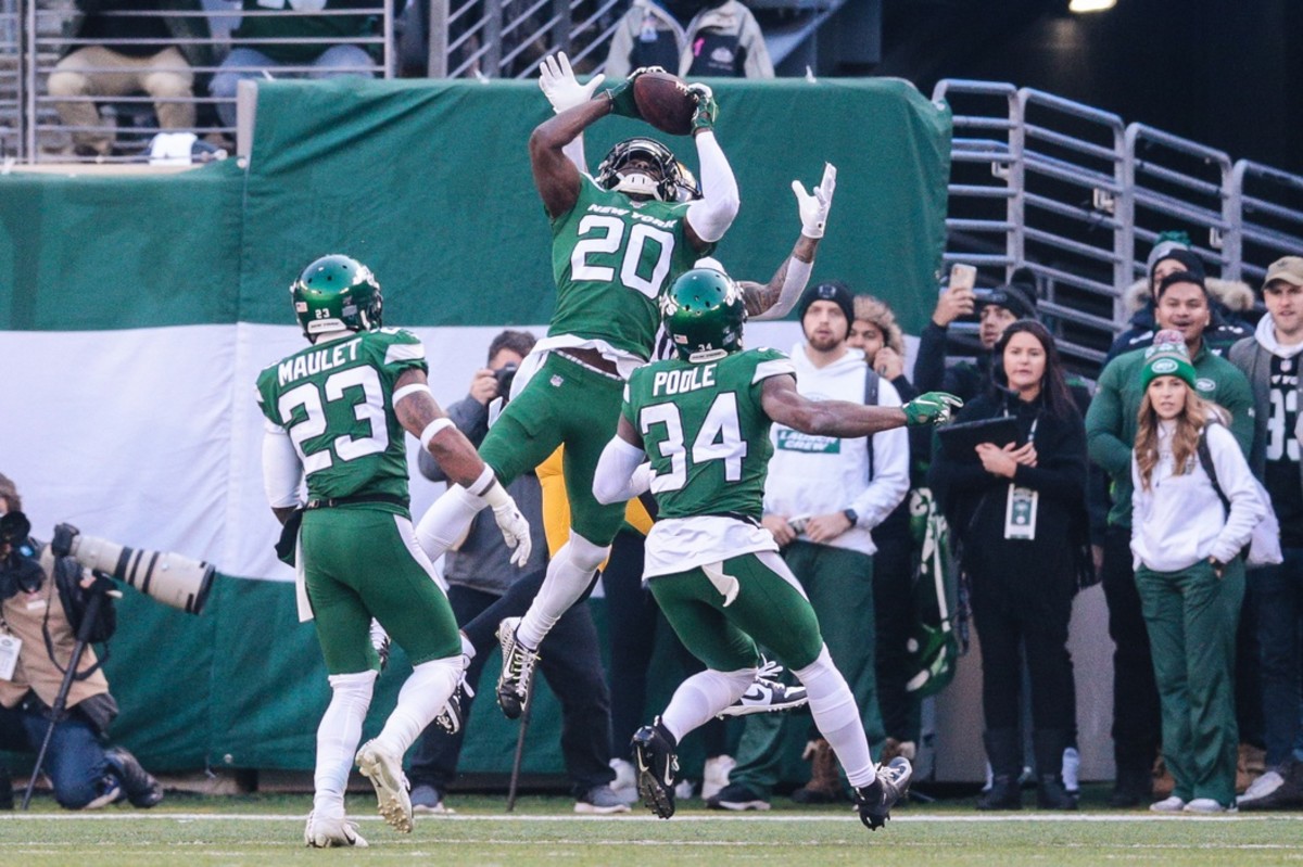 Former New York Jets safety Marcus Maye (20) intercepts a pass against the Pittsburgh Steelers. Mandatory Credit: Vincent Carchietta-USA TODAY Sports