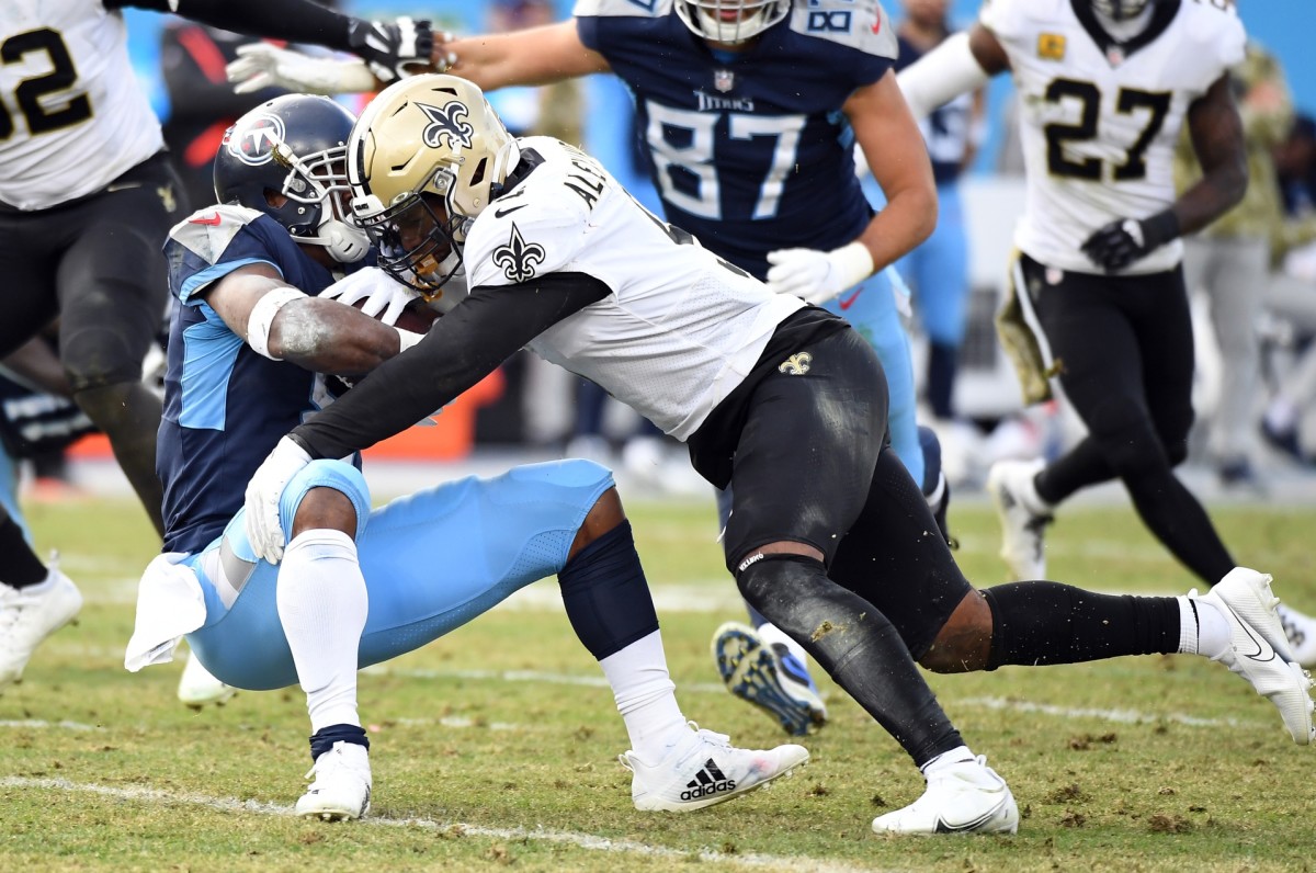 Titans running back Adrian Peterson (8) is hit by Saints linebacker Kwon Alexander (5) for a loss. Mandatory Credit: Christopher Hanewinckel-USA TODAY Sports