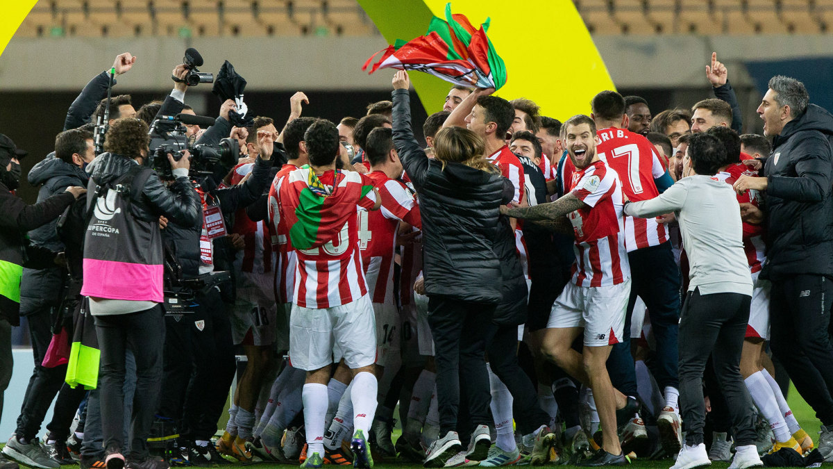 Athletic Bilbao celebrates its Spanish Super Cup win over Barcelona