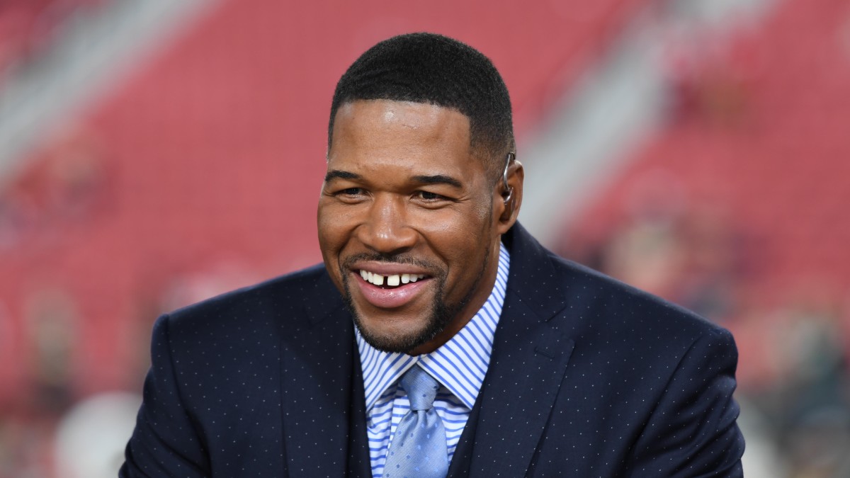 Celebrities can't stop commenting on 'gma' star michael strahan's instagram of his new look. Michael Strahan Get His Teeth Fixed . The Latest Anthony Davis News | SportSpyder